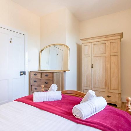 ALTIDO Retro Castle Retreat 2Bed  Appartamento Edimburgo Esterno foto