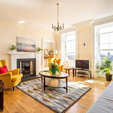 ALTIDO Retro Castle Retreat 2Bed  Appartamento Edimburgo Esterno foto