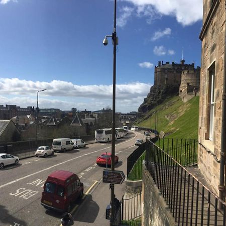 ALTIDO Retro Castle Retreat 2Bed  Appartamento Edimburgo Esterno foto