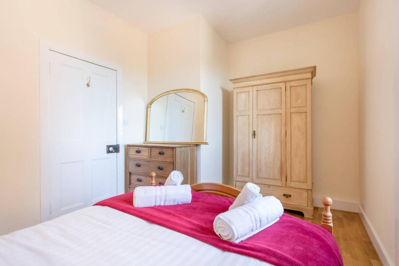 ALTIDO Retro Castle Retreat 2Bed  Appartamento Edimburgo Esterno foto