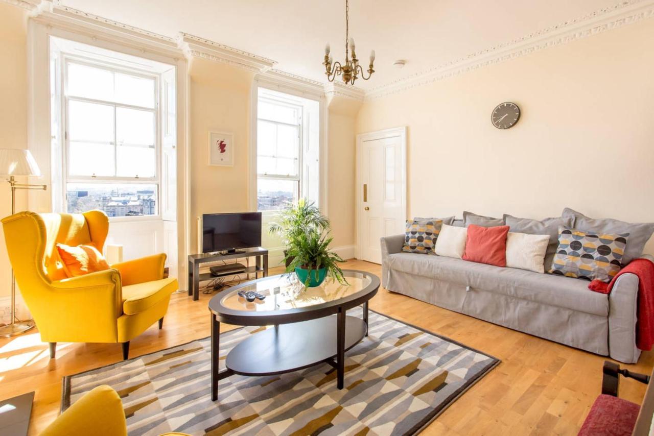 ALTIDO Retro Castle Retreat 2Bed  Appartamento Edimburgo Esterno foto