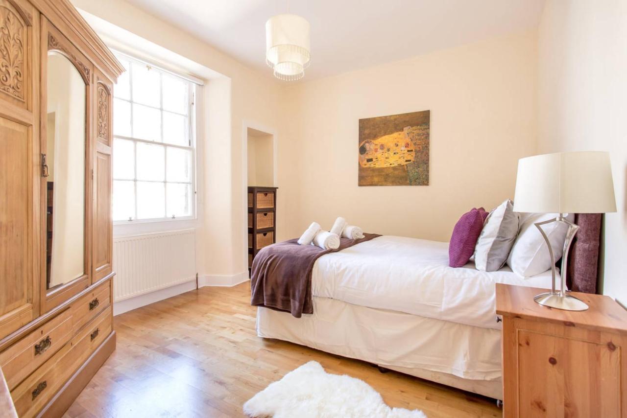 ALTIDO Retro Castle Retreat 2Bed  Appartamento Edimburgo Esterno foto
