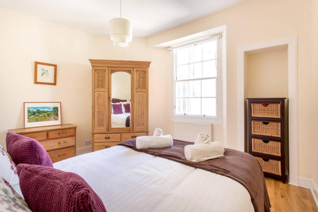 ALTIDO Retro Castle Retreat 2Bed  Appartamento Edimburgo Esterno foto
