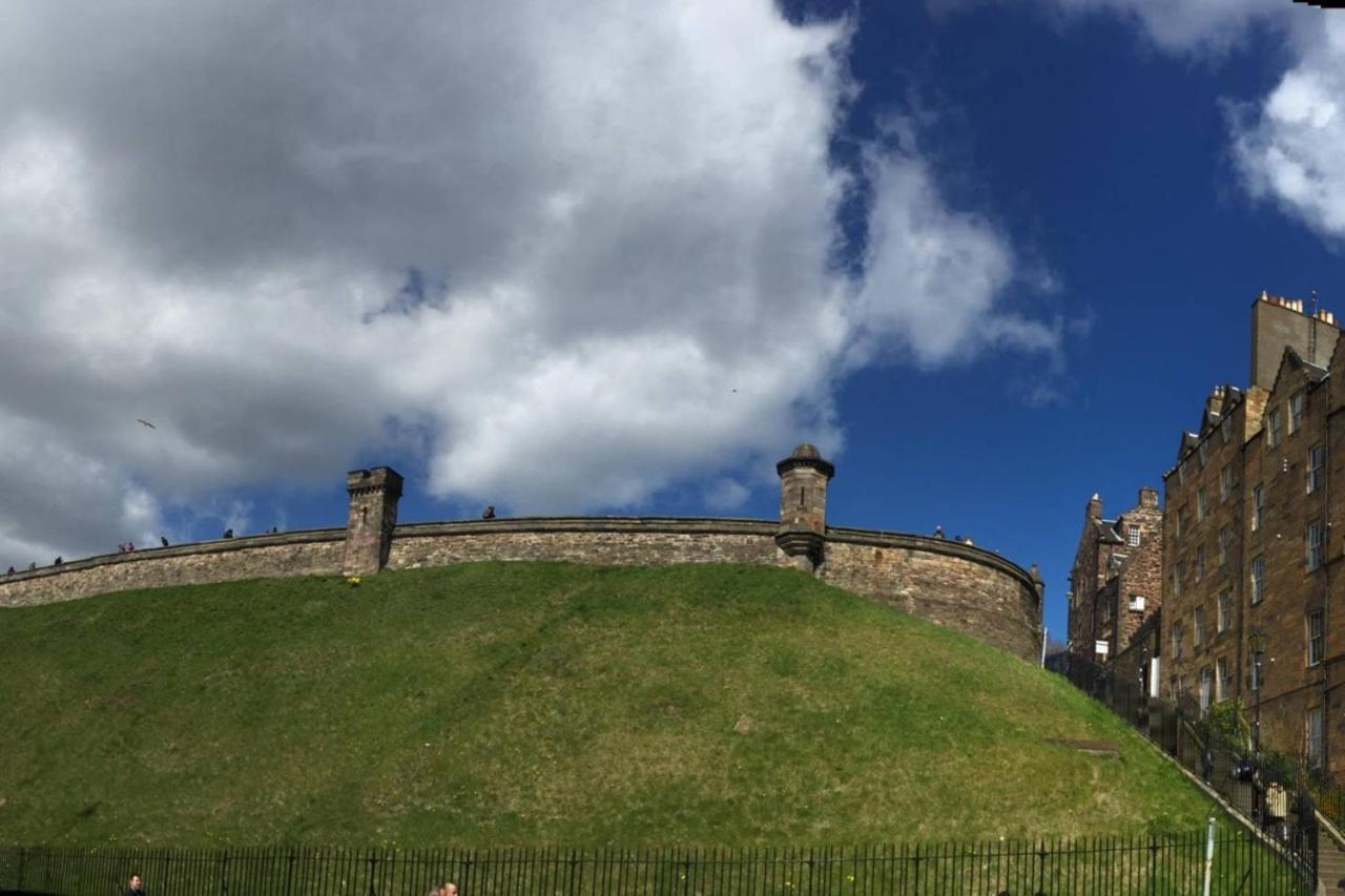 ALTIDO Retro Castle Retreat 2Bed  Appartamento Edimburgo Camera foto