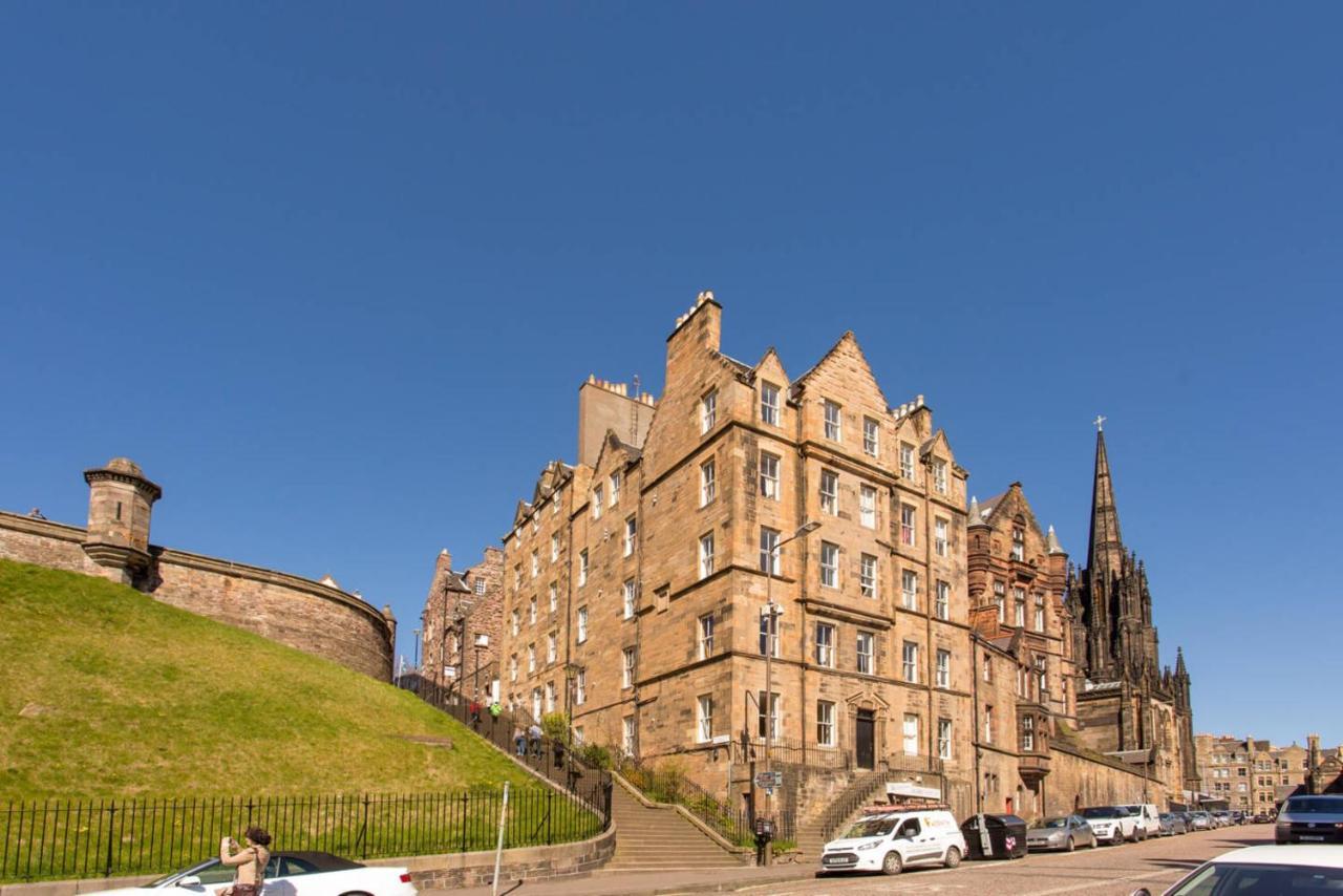 ALTIDO Retro Castle Retreat 2Bed  Appartamento Edimburgo Esterno foto